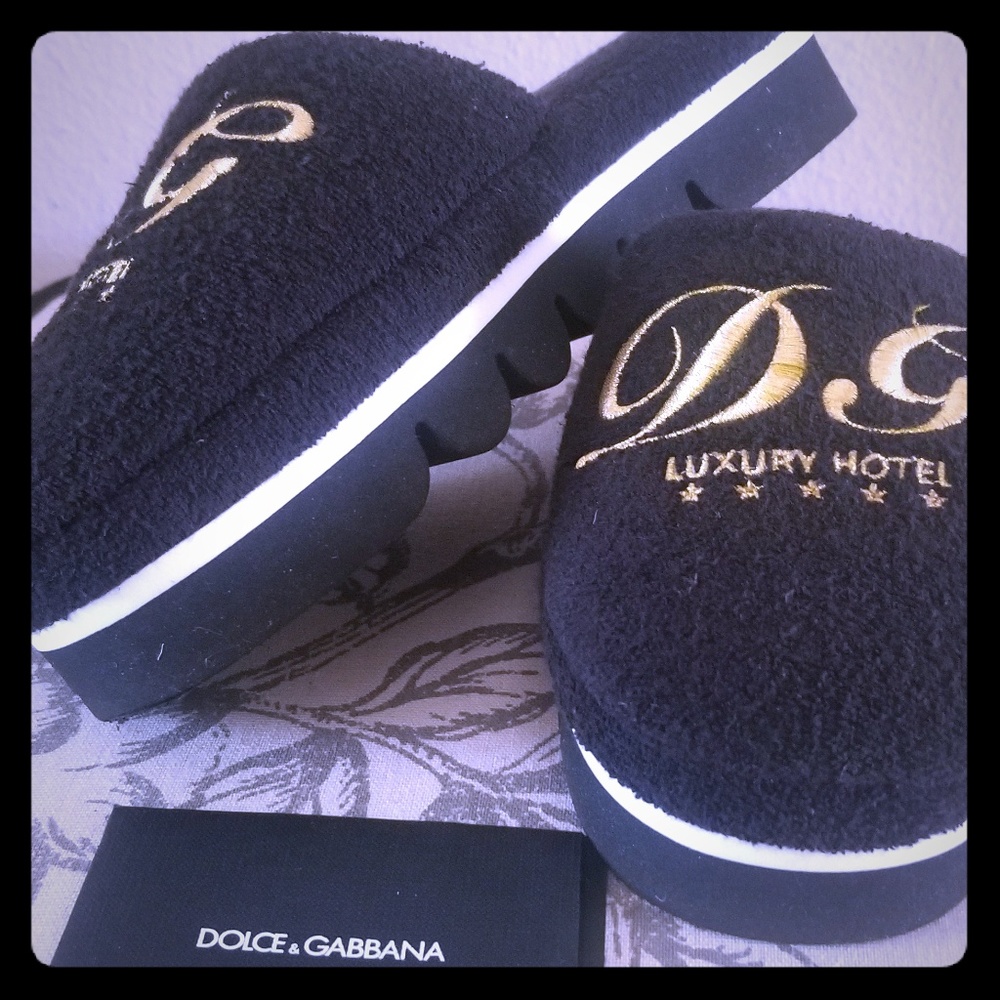 **SOLD** Dolce & Gabbana ❤️